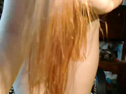 Девочка в розовых трусиках