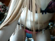 Девочка в розовых трусиках