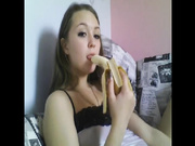 Луна заглатывает банан.