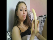 Луна заглатывает банан.