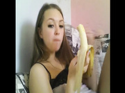 Луна заглатывает банан.