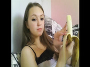 Луна заглатывает банан.