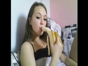 Луна заглатывает банан.