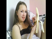 Луна заглатывает банан.