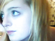 Сиськастая блондинка