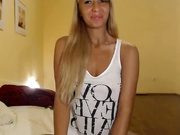 mixxxi в белой футболочке