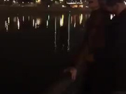 Секс на столичной набережной Рыбка