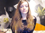 оголила грудь