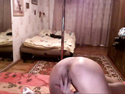 adalind мастурбирует на кровати