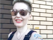 VipMelody на улице светит грудью и киской