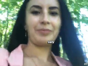 Вaaayyyy играет с киской в парке