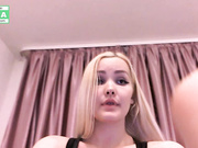 PinkDiamond демонстрирует свою грудь