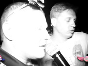 Пьяная шалава танцует в клубе