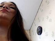 YoureMilena дрочит киску