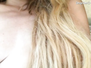 Missxtina мастурбирует на даче