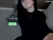 Noelly показывает сиськи