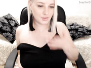 -_A_L_E_X_A_- сосет член и показывает попку