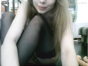 Смачно трахает себя игрушками