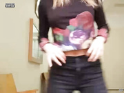 KatRanner - показывает сиськи в универе!!