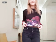 KatRanner - показывает сиськи в универе!!