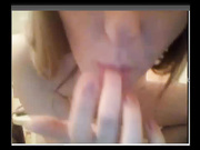 melissalove страстно трахает себя