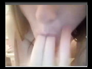 melissalove страстно трахает себя