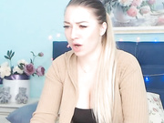 Sky_julia показывает свою попку и сиськи