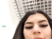 Sofabeatiful раздевается в туалете супермаркета