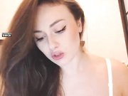 BettyBrosmer сосет член