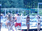 Devchata s COMEDI WOMAN ustroili na proschanie striptiz.720