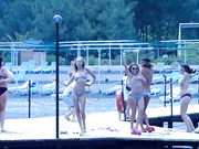 Devchata s COMEDI WOMAN ustroili na proschanie striptiz.720