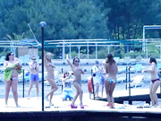 Devchata s COMEDI WOMAN ustroili na proschanie striptiz.720