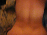 Трахает раком