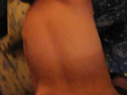 Трахает раком