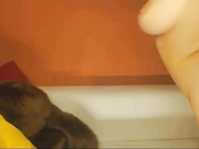 Shinylove2 засунула в киску пальчики