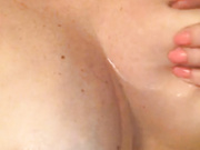 Alianakiss мнет соски