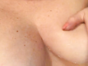 Alianakiss мнет соски