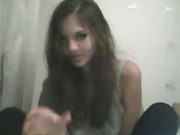 Машка поазывает сиськи