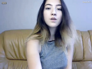 lianna1000 показывает грудь