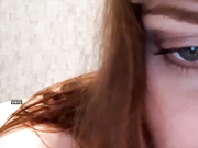 мамка показывает большую грудь