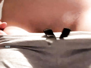 мамка показывает большую грудь