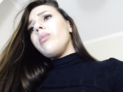 syka001 - показывает свою киску