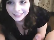 Сосет большой член