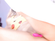 Милашка играет с киской