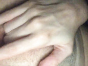 Малышка играется