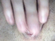 Малышка играется