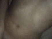 Малышка играется