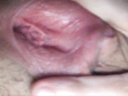 Малышка играется