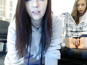 Eveline с подружкой показывают свои пезды