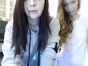 Eveline с подружкой показывают свои пезды